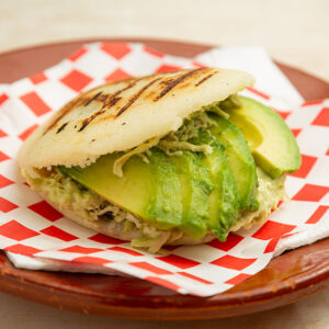 Arepa con guacamole