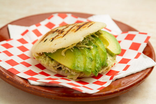 Arepa con guacamole