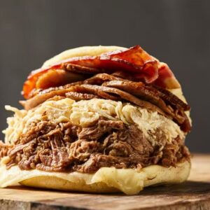 Arepa mixta con carne y pollo