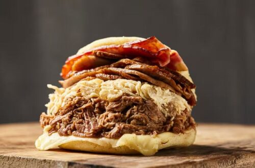 Arepa mixta con carne y pollo